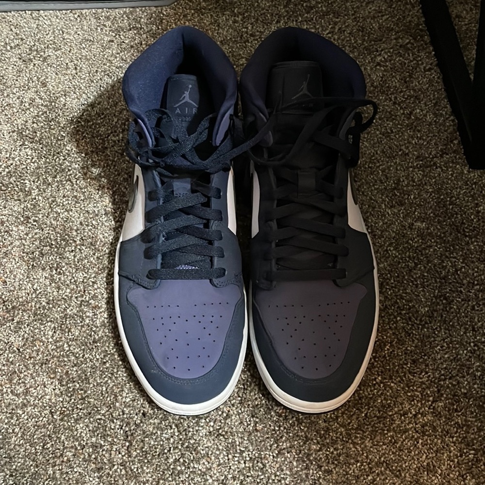 Dark purple Jordan 1 mid